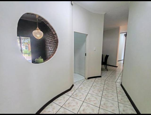 5 BEDROOM HOUSE FOR SALE IN ZWARTKOP